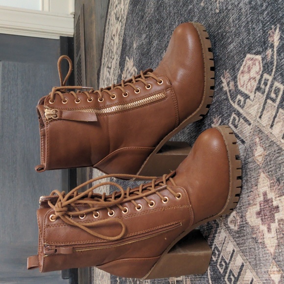 TOP Moda Shoes - brown lace up heeled booties size 7